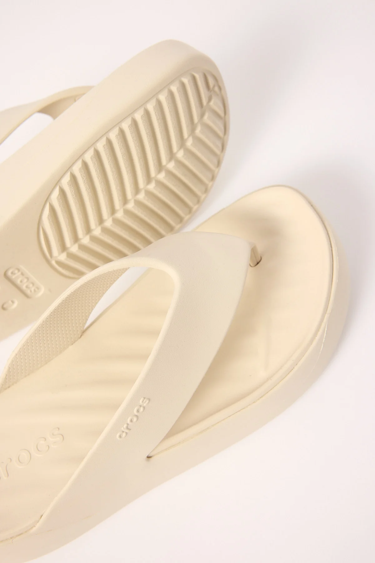 Crocs Getaway Platform Flip Stucco - Image 4