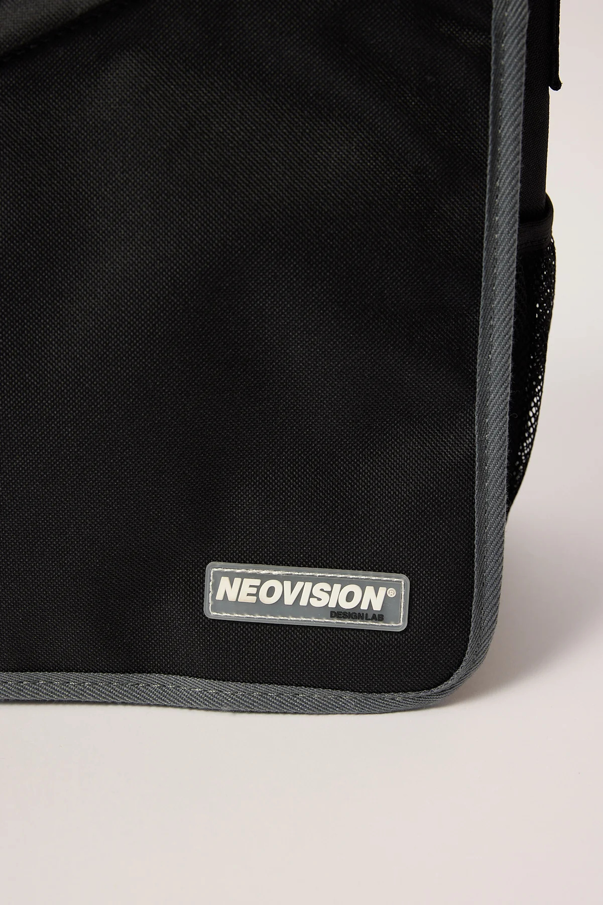 Neovision Trek Messenger Bag Black - Image 2