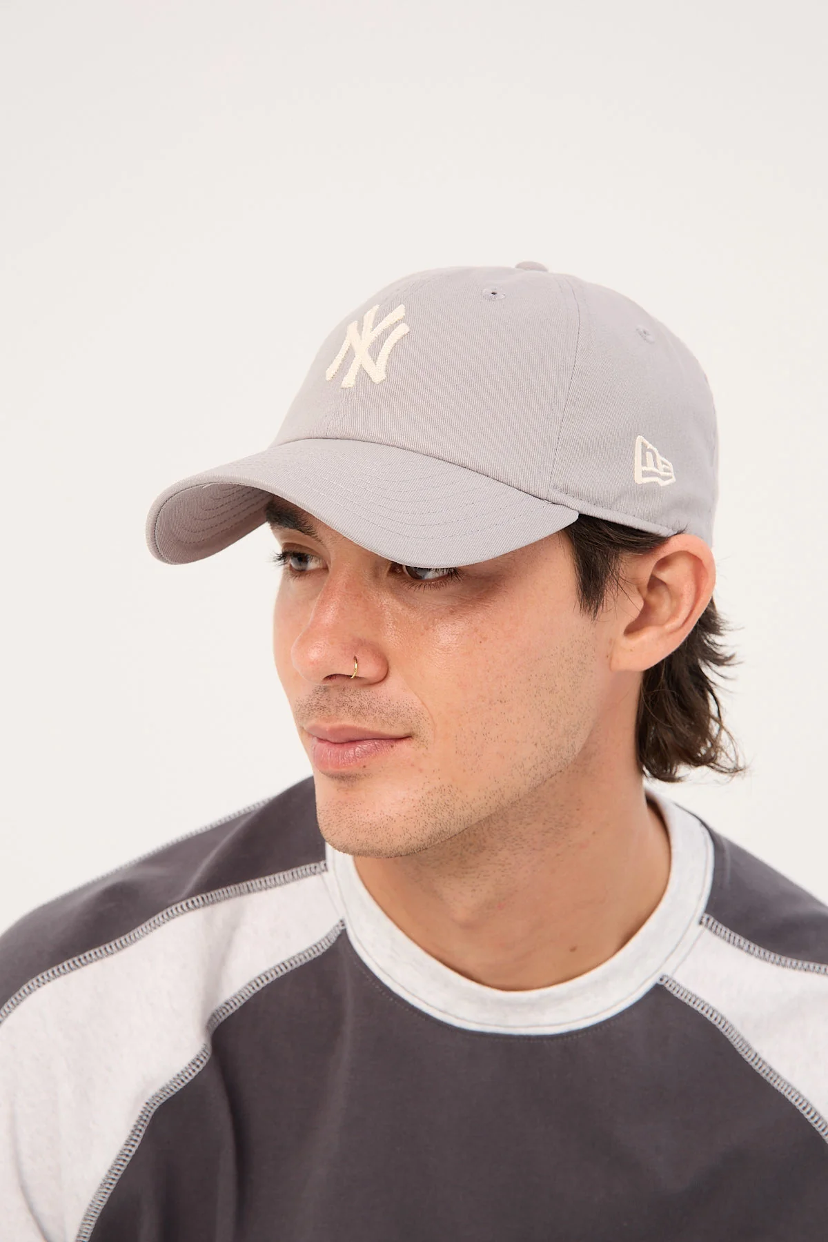 New Era Casual Classic Neutral Chainstitch New York Yankees Cap Gray - Image 5