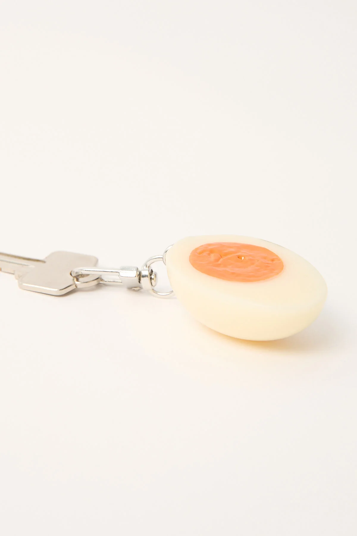 Token Egg Keyring White - Image 2
